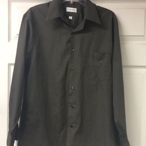 Men's Van Heusen button down shirt